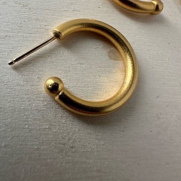 Vintage 14k Yellow Gold Hoop Earring With Ball Ending - Picture 5 of 9